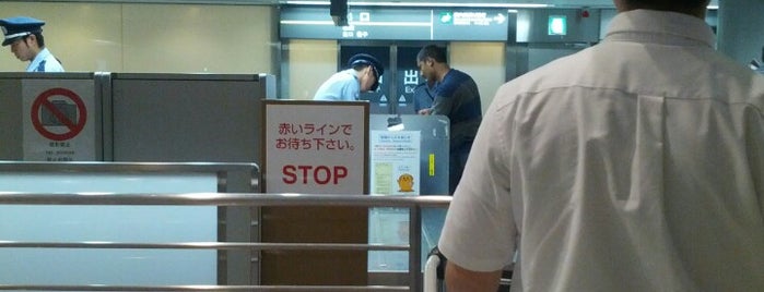 Customs Inspection is one of สถานที่ที่ Rob ถูกใจ.