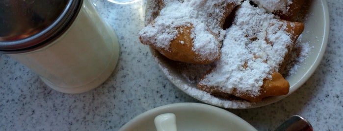 Café du Monde is one of Need to Visit (w. Tips).