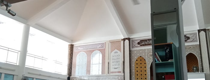 Masjid Al-Makmur is one of Masjid & Surau #5.