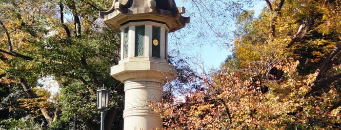 靖国神社 大燈籠 is one of 神社_東京都.