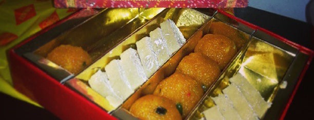 Tewari Bros Sweets is one of Tempat yang Disukai Srini.