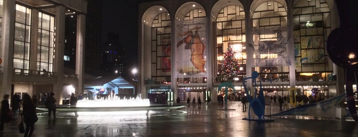 Lincoln Center for the Performing Arts is one of สถานที่ที่ Huaisi ถูกใจ.