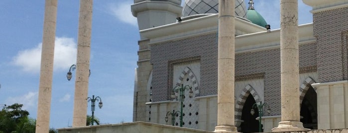 Masjid Raya Makassar is one of Enjoy Makassar!.