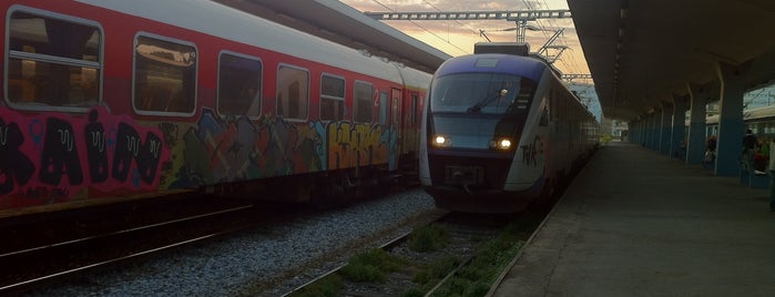 Platforms 2-3 is one of Thessaloniki.