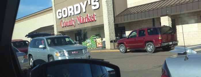Gordy's County Market is one of Chip Fls.