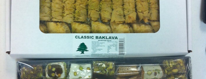 Cedar's Mediterranean Food Market is one of Bayana'nın Beğendiği Mekanlar.