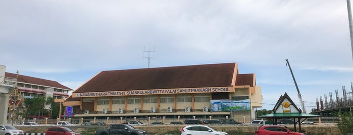 โรงเรียนนวมินทราชินูทิศ สวนกุหลาบวิทยาลัย สมุทรปราการ is one of TH-School.