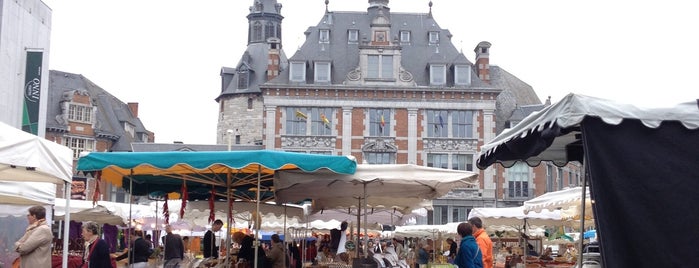 Place d'Armes is one of NAMUR.