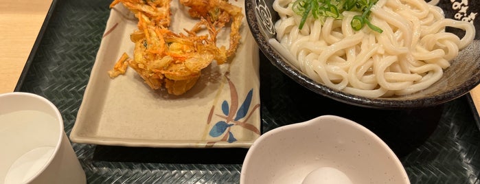 Hanamaru Udon is one of Japan chain eatery shop should try.
