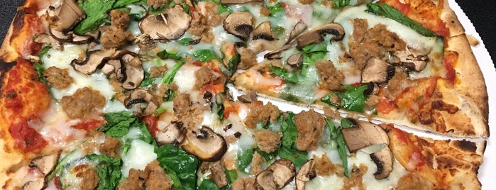Wood Fired Pizza is one of Locais curtidos por Glo.