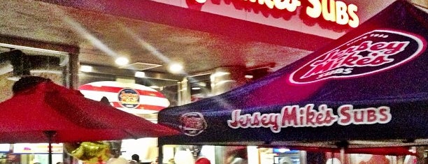 Jersey Mike's Subs is one of Locais curtidos por Raziq.