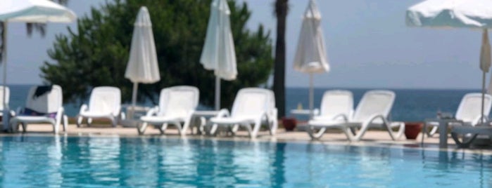 İncekum Beach Resort Pool is one of Lugares favoritos de Ismail.