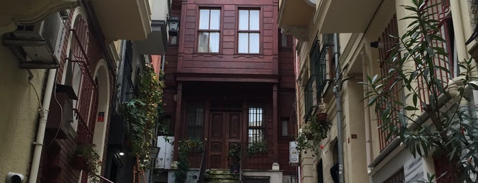 Heirloom Cafe is one of beyoglu.