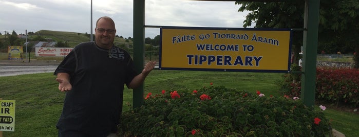 Tipperary Town Plaza is one of Lugares favoritos de Frank.