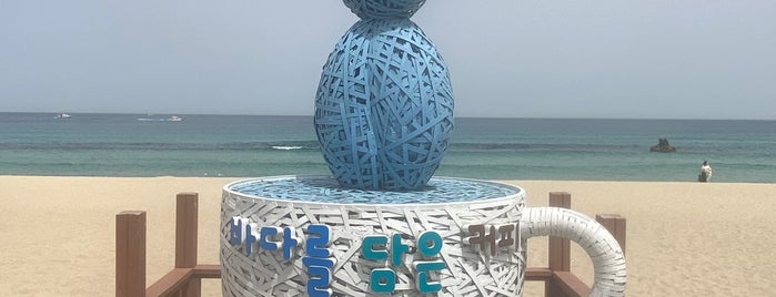 Anmok Beach is one of 강원도 Gangwon-do.