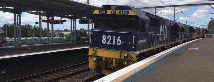 Platform 3 & 4 is one of Sydney Trains (K to T).