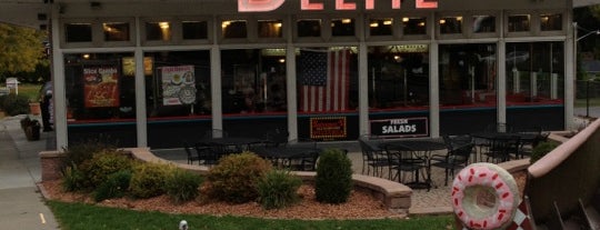 Donuts Delite / Salvatore's Old Fashioned Pizzeria is one of Lugares favoritos de Lori.