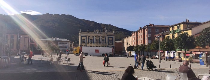 Plaza del Ayuntamiento de Laviana is one of Tempat yang Disukai Konexion.