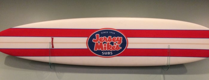 Jersey Mike's Subs is one of Locais curtidos por Tiffany.