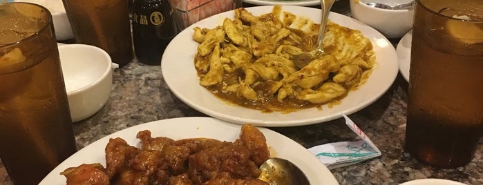 Wong's Asian Cuisine is one of สถานที่ที่ Clint ถูกใจ.