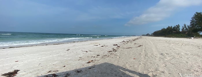 Holmes Beach is one of สถานที่ที่ Meredith ถูกใจ.