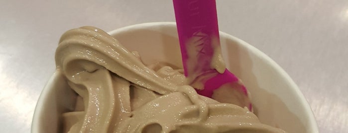 Menchie's Frozen Yoghurt is one of Jawahar'ın Beğendiği Mekanlar.