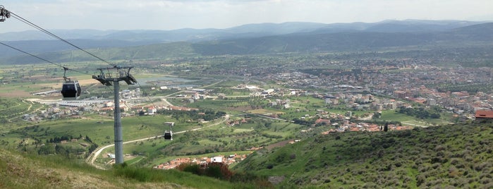 Akropolis Teleferik is one of İzmir - Tarihi Yerler Ve Gezilecek Noktalar.