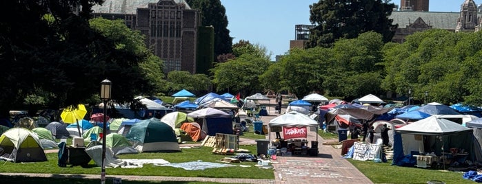 UW Quad is one of The Most Beautiful & Iconic American College Quads.