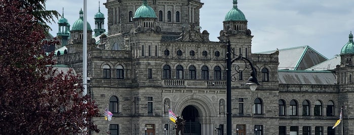 The Fairmont Empress Hotel is one of Canada.