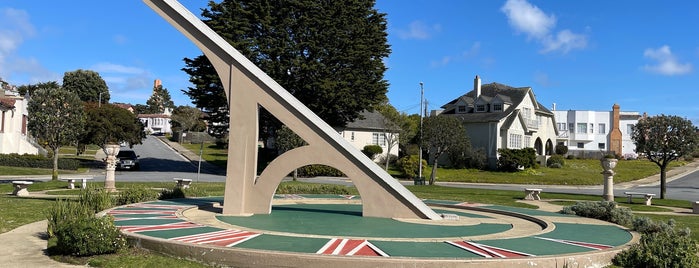 Ingleside Terraces Sundial is one of SF Walks.