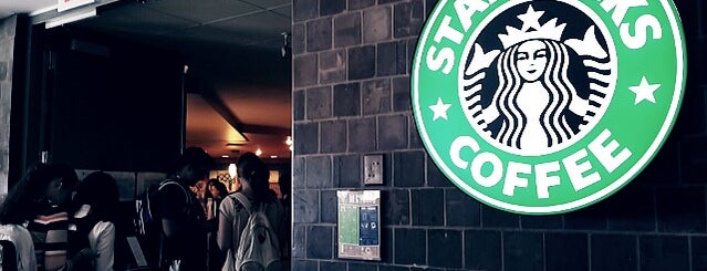 Starbucks is one of สถานที่ที่ Andrew ถูกใจ.