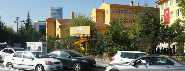 Balgat Aliye Yahşi Kız Teknik ve Meslek Lisesi is one of Çankaya'daki Okullar.