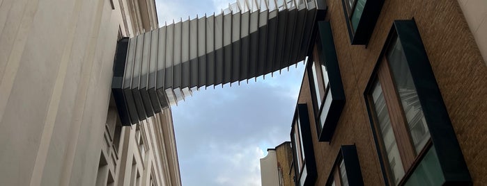 Floral Street Bridge is one of Lieux qui ont plu à Poly.