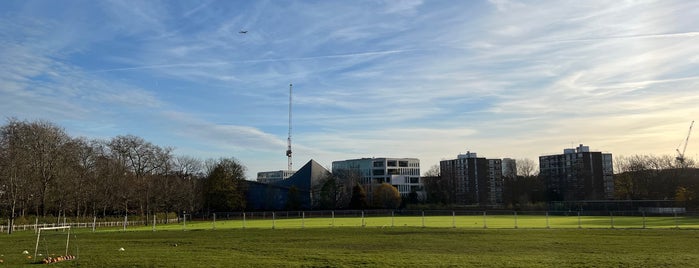 Holland Park Sports Field is one of London.