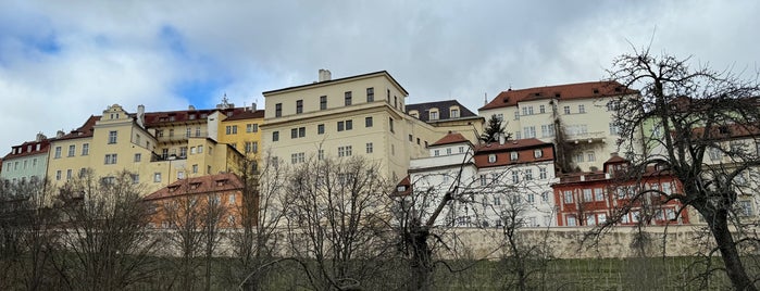 Hradčany is one of Pražské čtvrti.