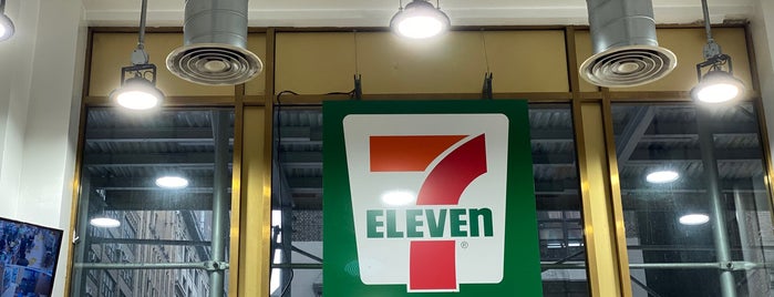 7 Eleven is one of Tempat yang Disukai Christina.