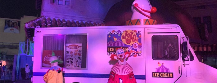 Killer Klowns From Outer Space is one of สถานที่ที่บันทึกไว้ของ Kimmie.