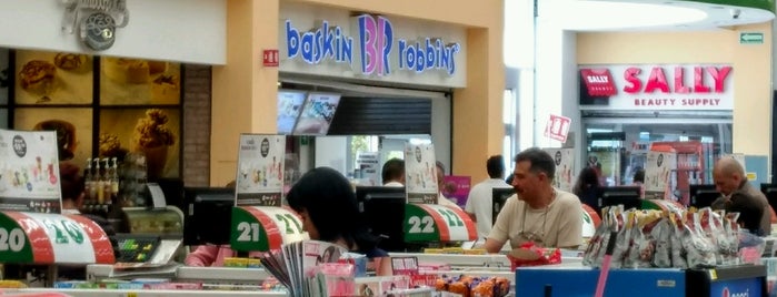 Baskin-Robbins is one of Comida En Familia.
