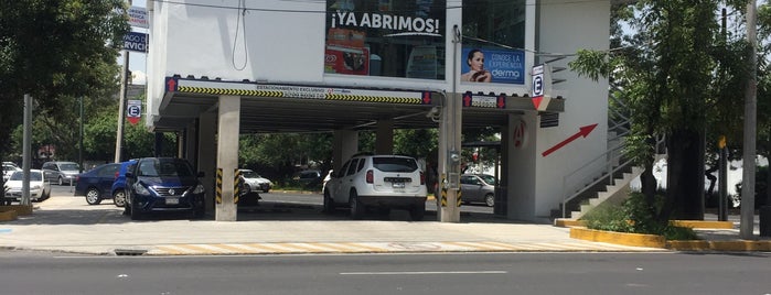 Farmacia De Ahorro is one of Locais curtidos por Donají.