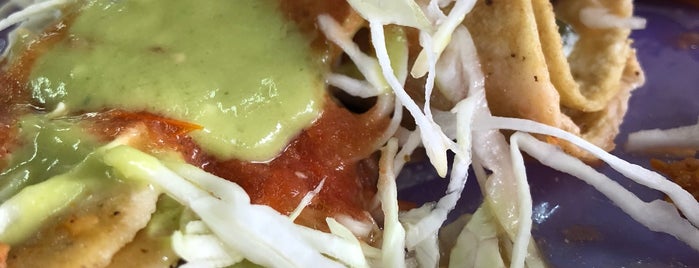 Tacos al vapor  Don Dany is one of สถานที่ที่ Everardo ถูกใจ.