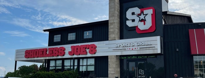 Shoeless Joe's Sports Grill is one of Favourites Places Around Home.
