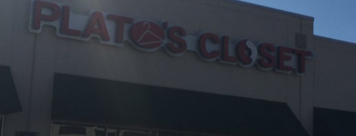 Plato's Closet is one of Orte, die Jeffrey gefallen.