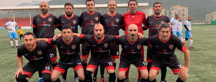 Karşıyakanın Efsaneleri Futbol Tesisi is one of Locais curtidos por Mutlu.