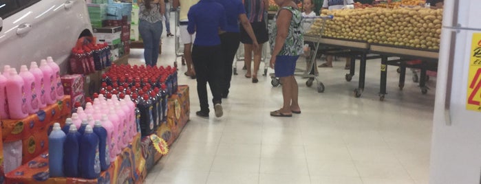 Mateus Supermercados is one of locais.