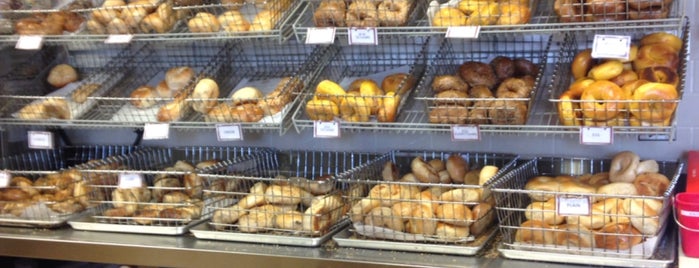 Howard Beach Bagel Cafe is one of JJさんのお気に入りスポット.