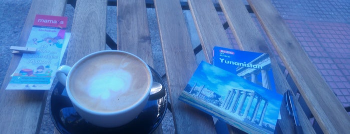 Little Tree Books & Coffee is one of Posti che sono piaciuti a Deniz.