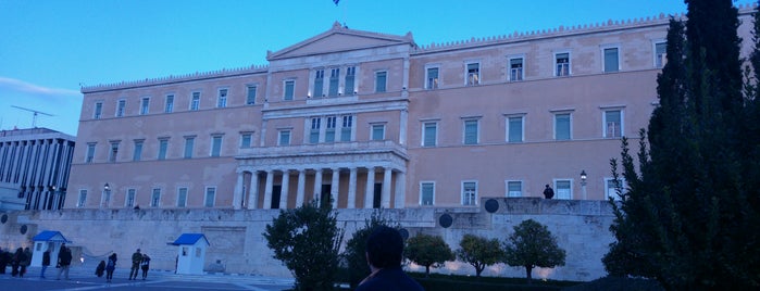 Griechisches Parlament is one of Orte, die Deniz gefallen.