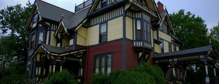 Colonel Taylor Inn Bed & Breakfast is one of Great places to sleep with a ghost.