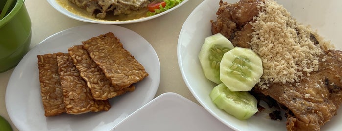 Ayam Tulang Lunak Malioboro is one of Orte, die Ibu Widi gefallen.