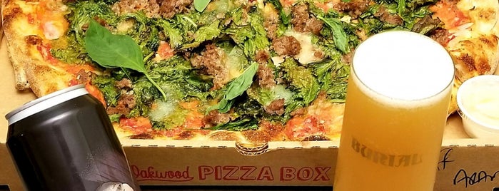 Oakwood Pizza Box is one of Lugares favoritos de Arthur.